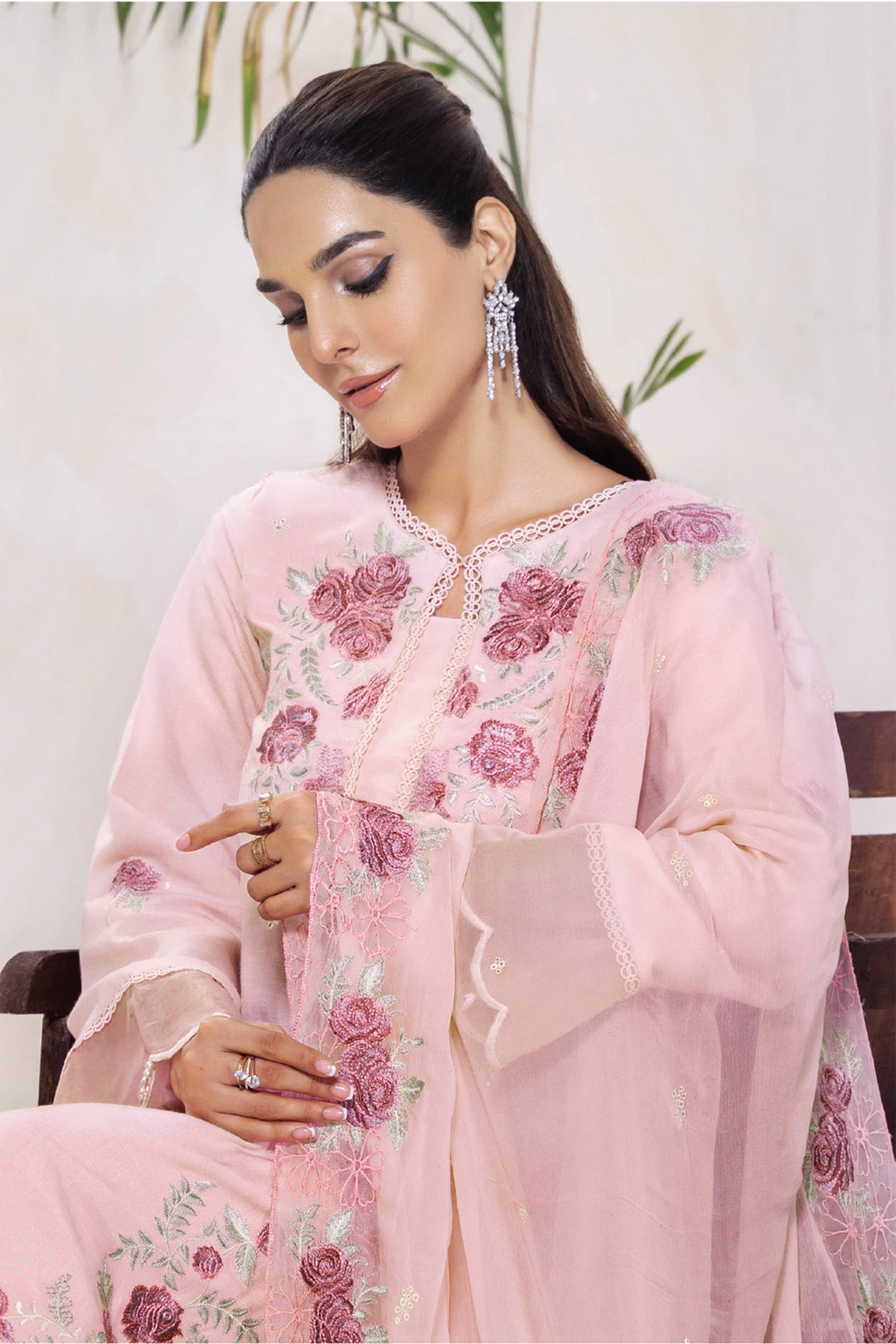 Sanam Saeed Ilana D-08