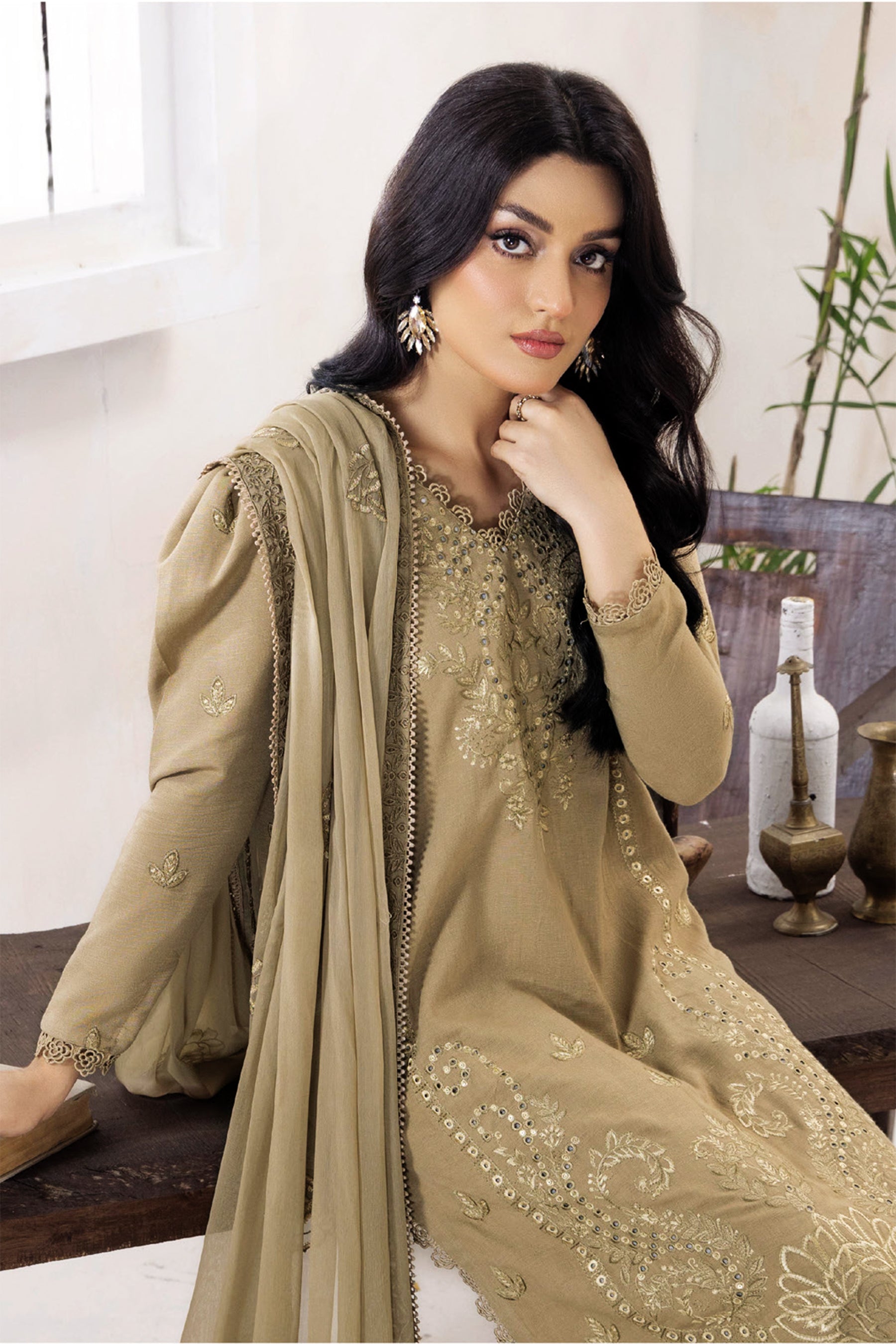 Sanam Saeed Ilana D-02