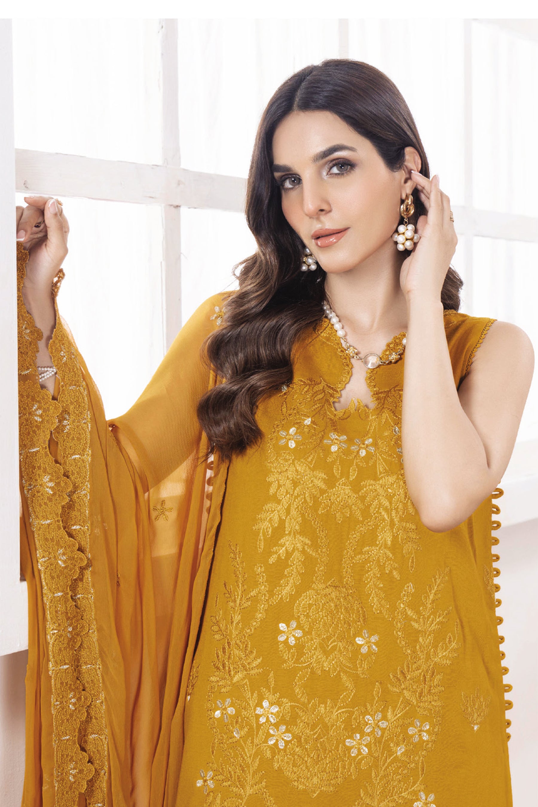 Sanam Saeed Ilana D-04