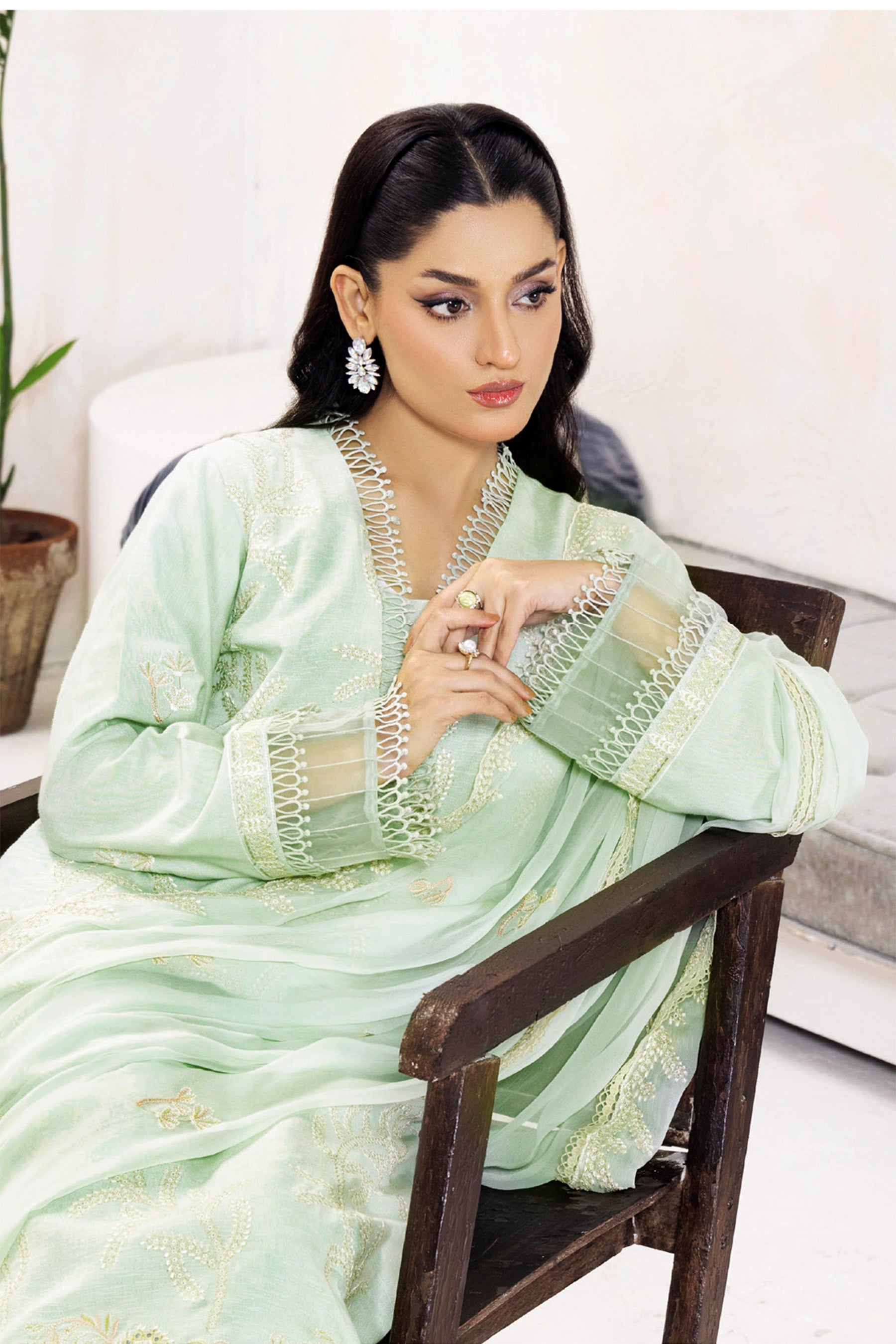 Sanam Saeed Ilana D-09