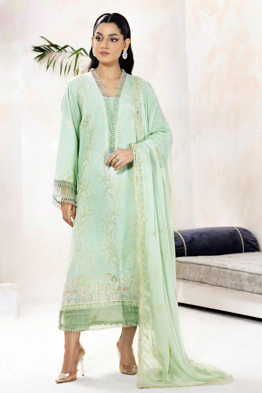 Sanam Saeed Ilana D-09