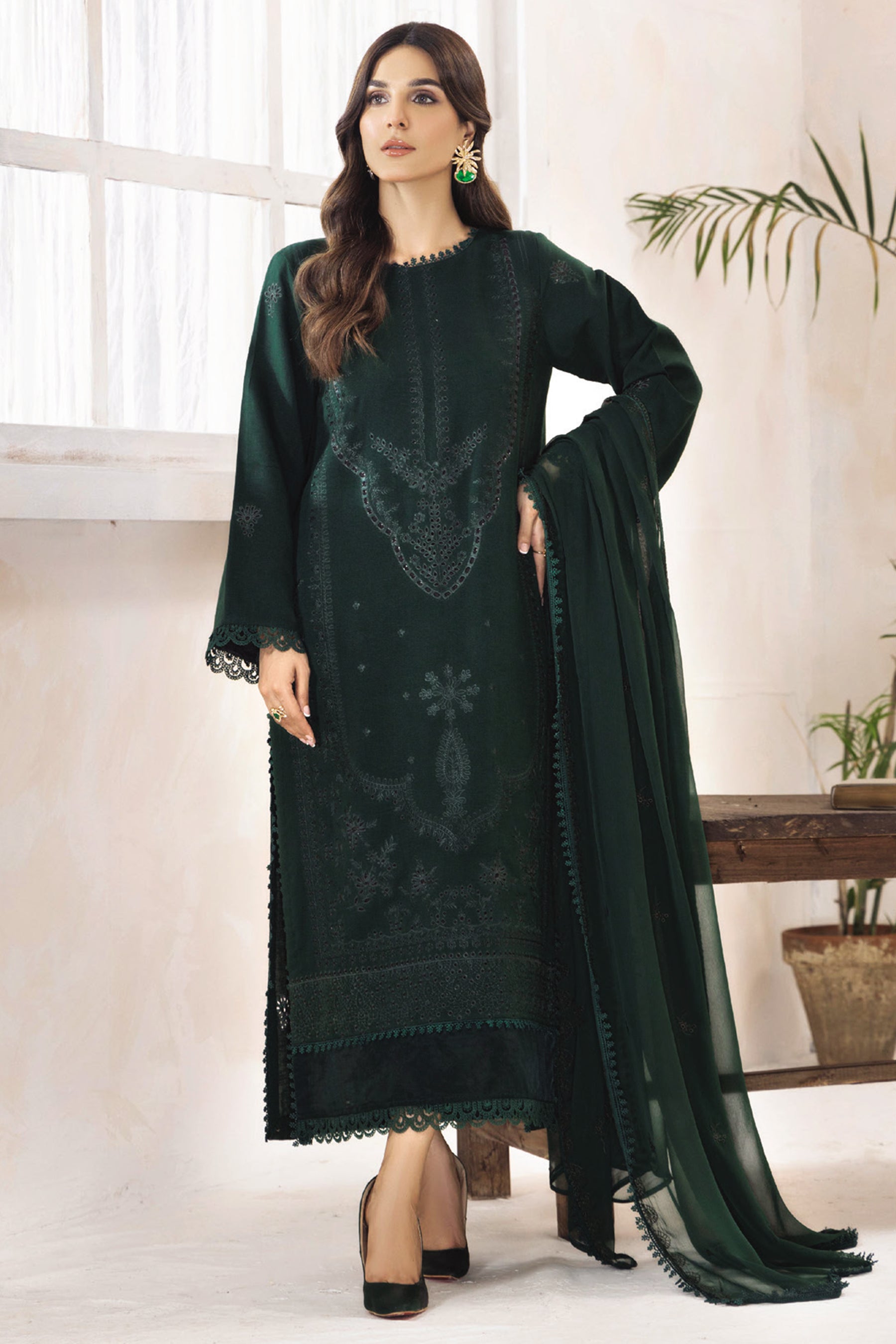 Sanam Saeed Ilana D-03