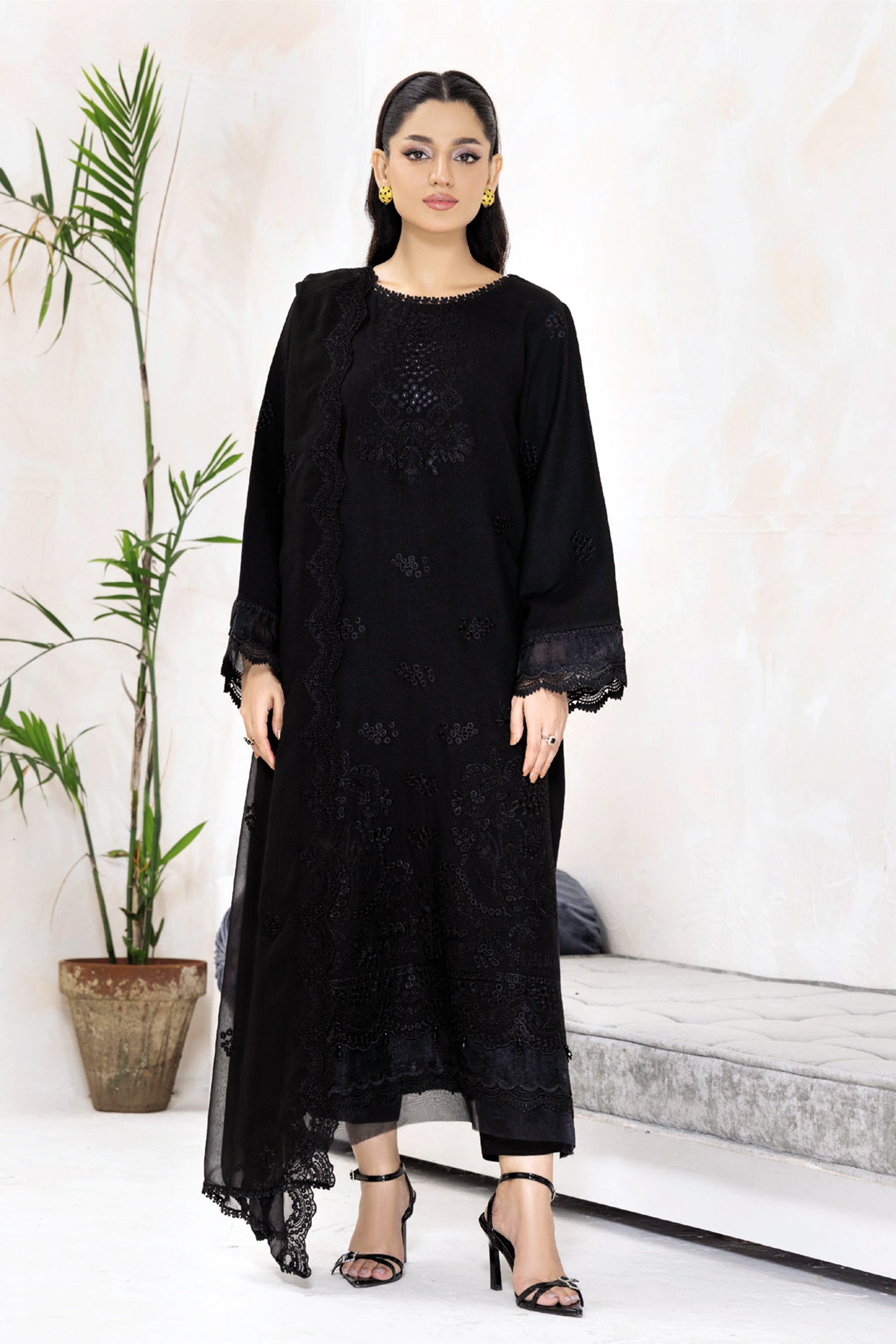 Sanam Saeed Ilana D-07