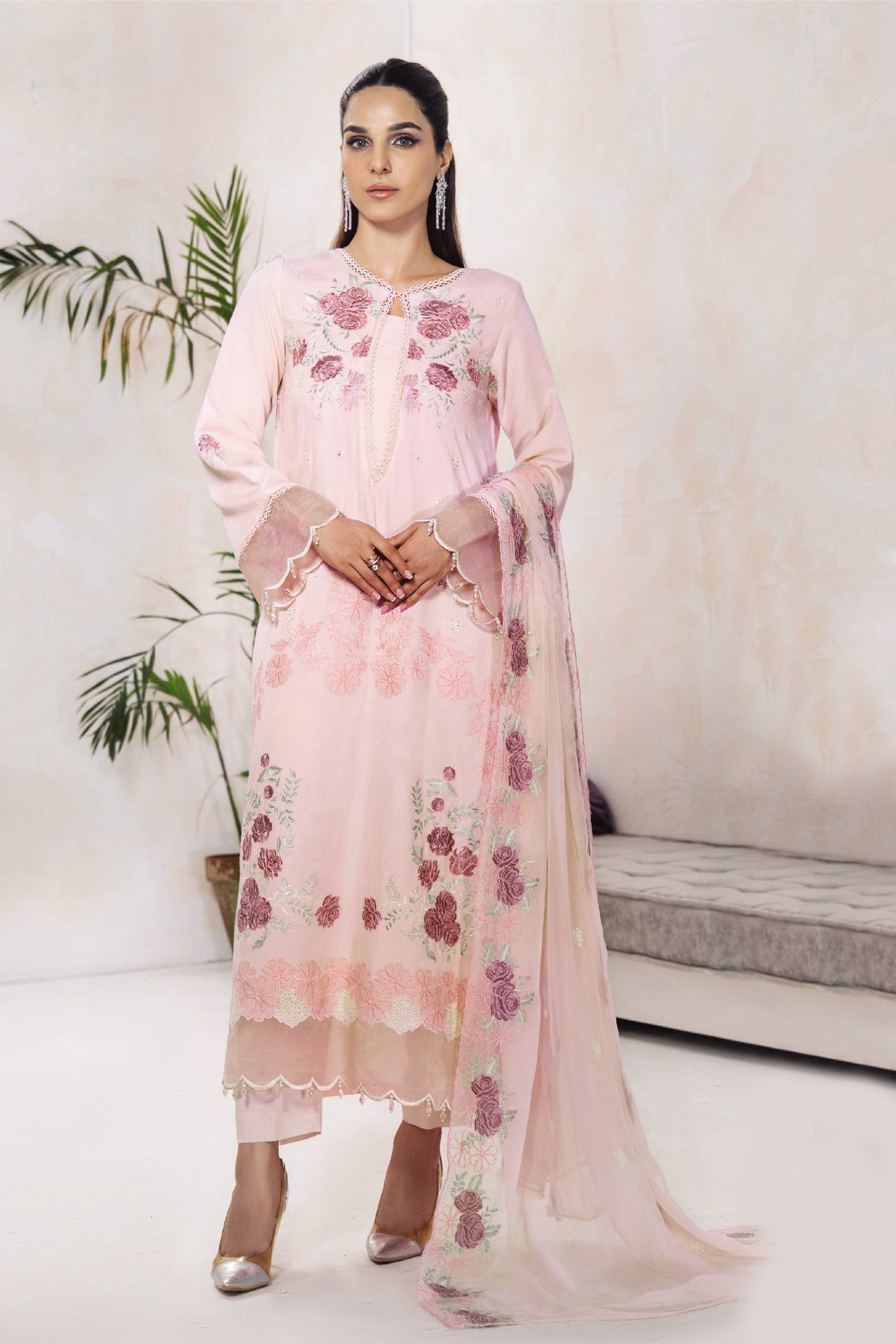 Sanam Saeed Ilana D-08