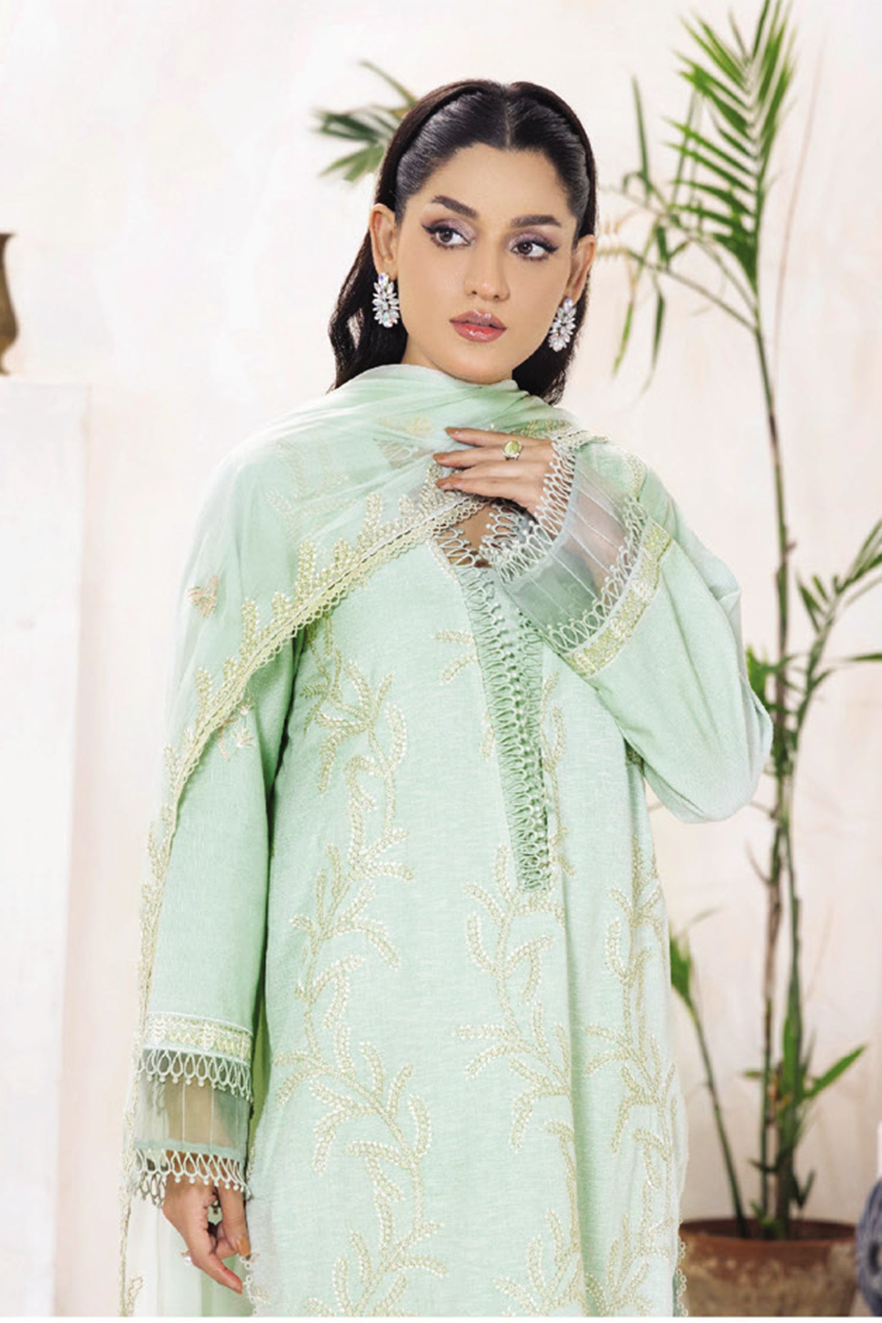 Sanam Saeed Ilana D-09