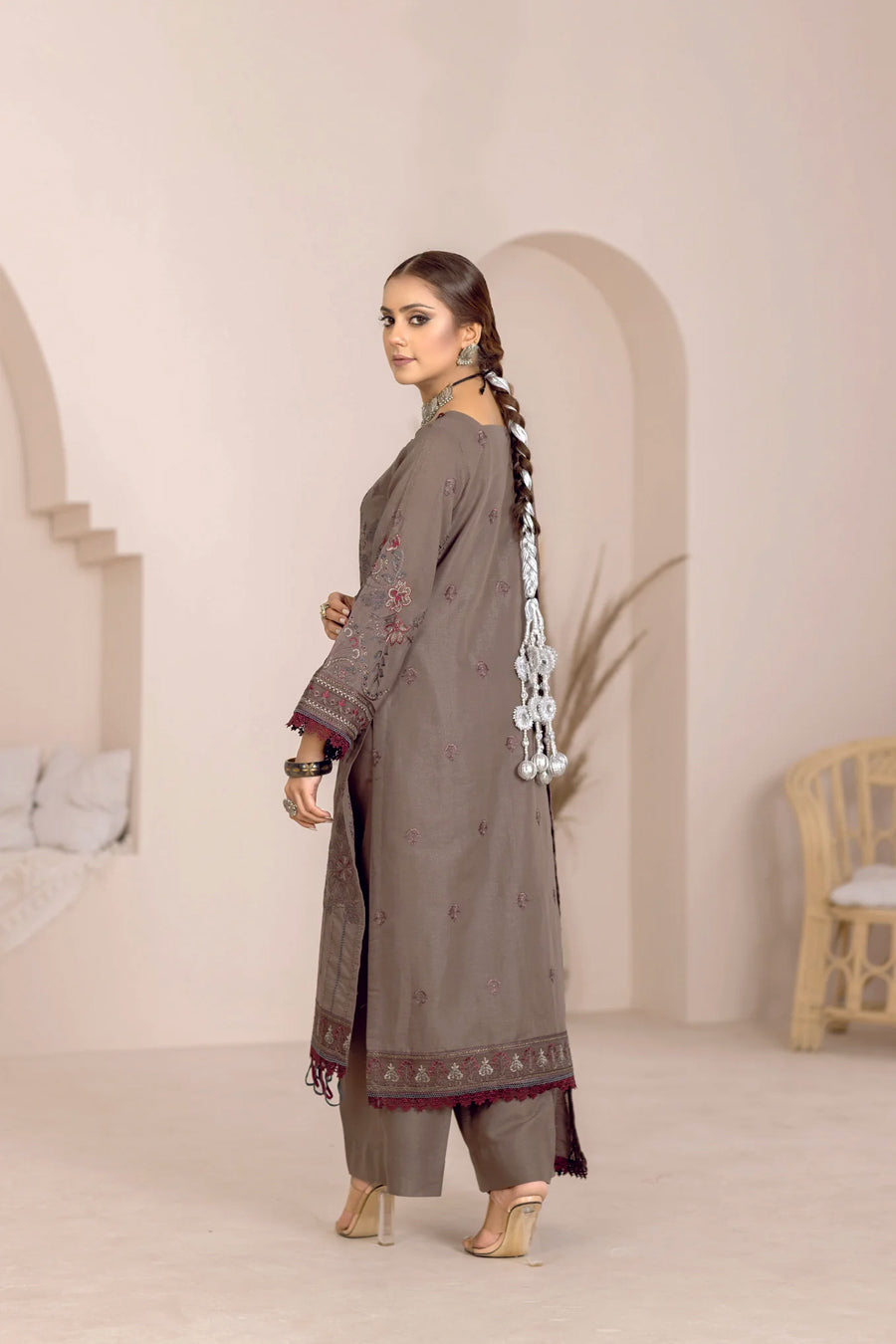 Wania Hoor  WP-261 Vol-01