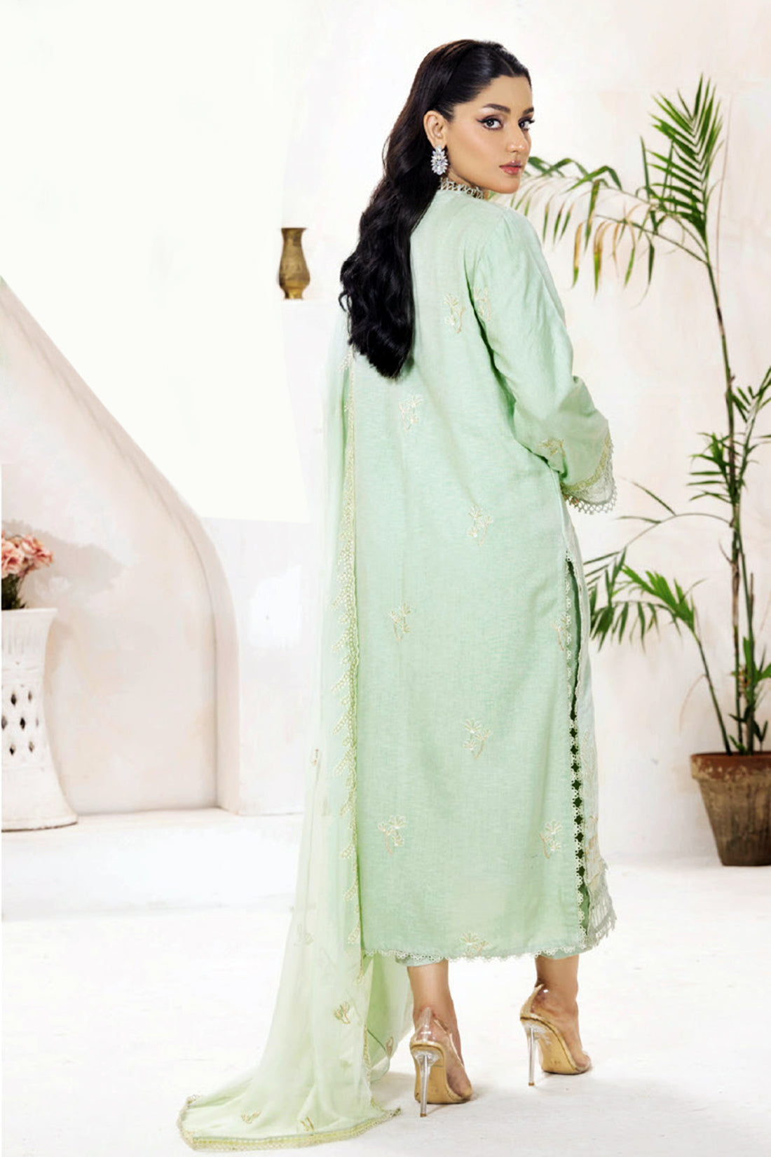 Sanam Saeed Ilana D-09