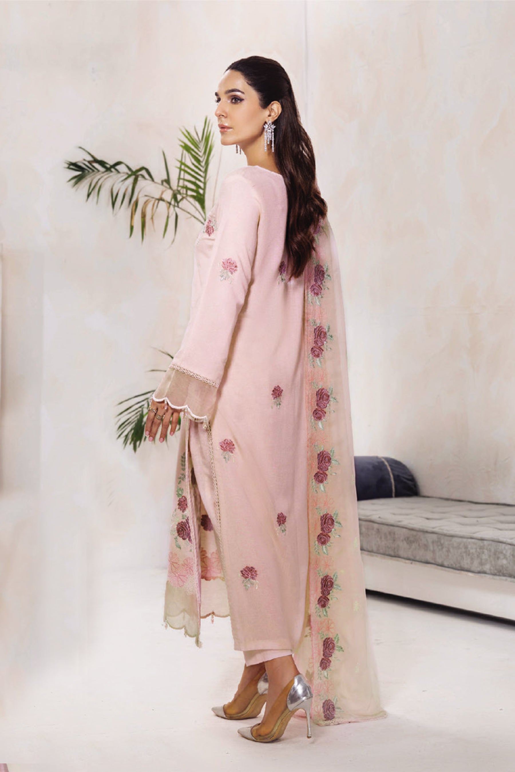 Sanam Saeed Ilana D-08