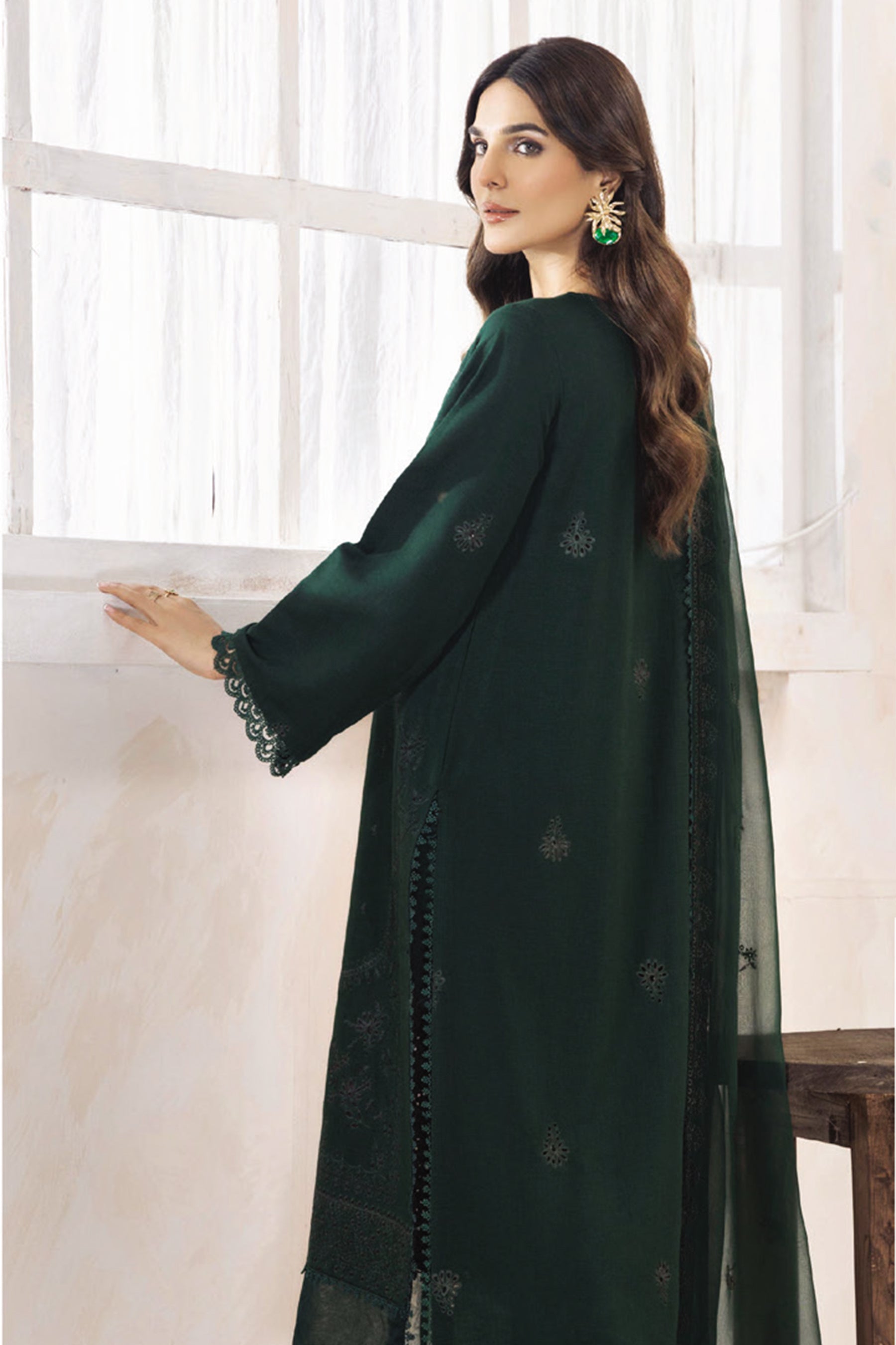 Sanam Saeed Ilana D-03