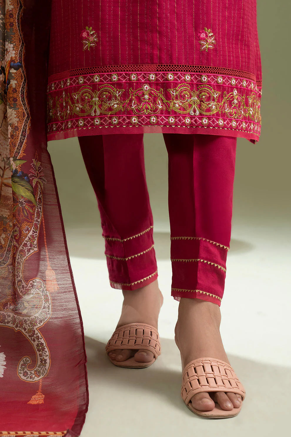 Zellbury Summer Embroidered Lawn Unstitched 3Pc Suit WUS25E30346